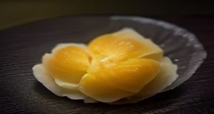 悬疑推理小说推荐同类作品封面，黑色调侦探风格，紧张氛围